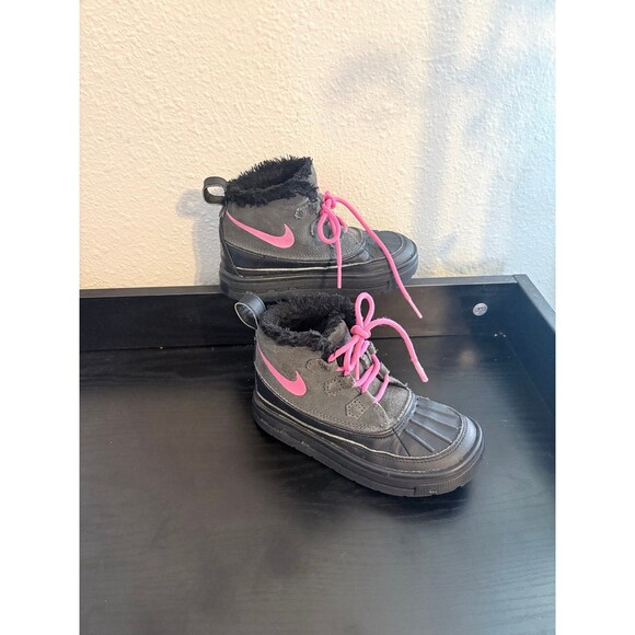 Nike ACG Woodside Chukka Snow Waterproof Boots in Anthracite Hyper Pink Size 11 - Picture 1 of 9